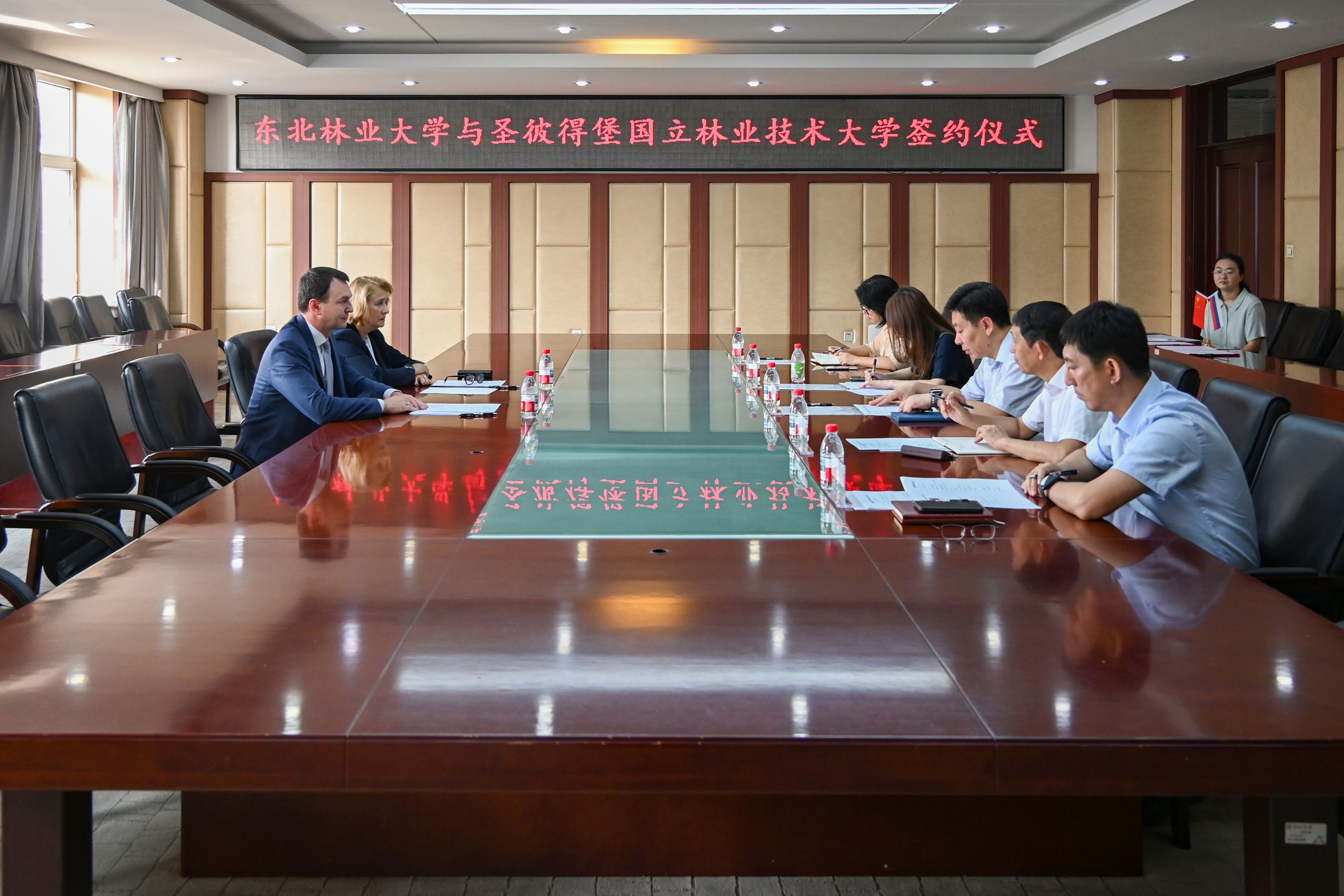 2-会议现场(正).jpg